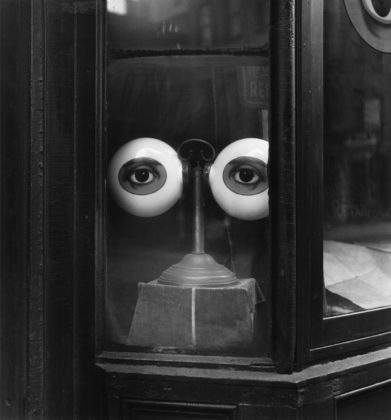 Optician's Window, New York, ca. 1939, gelatin-silver print